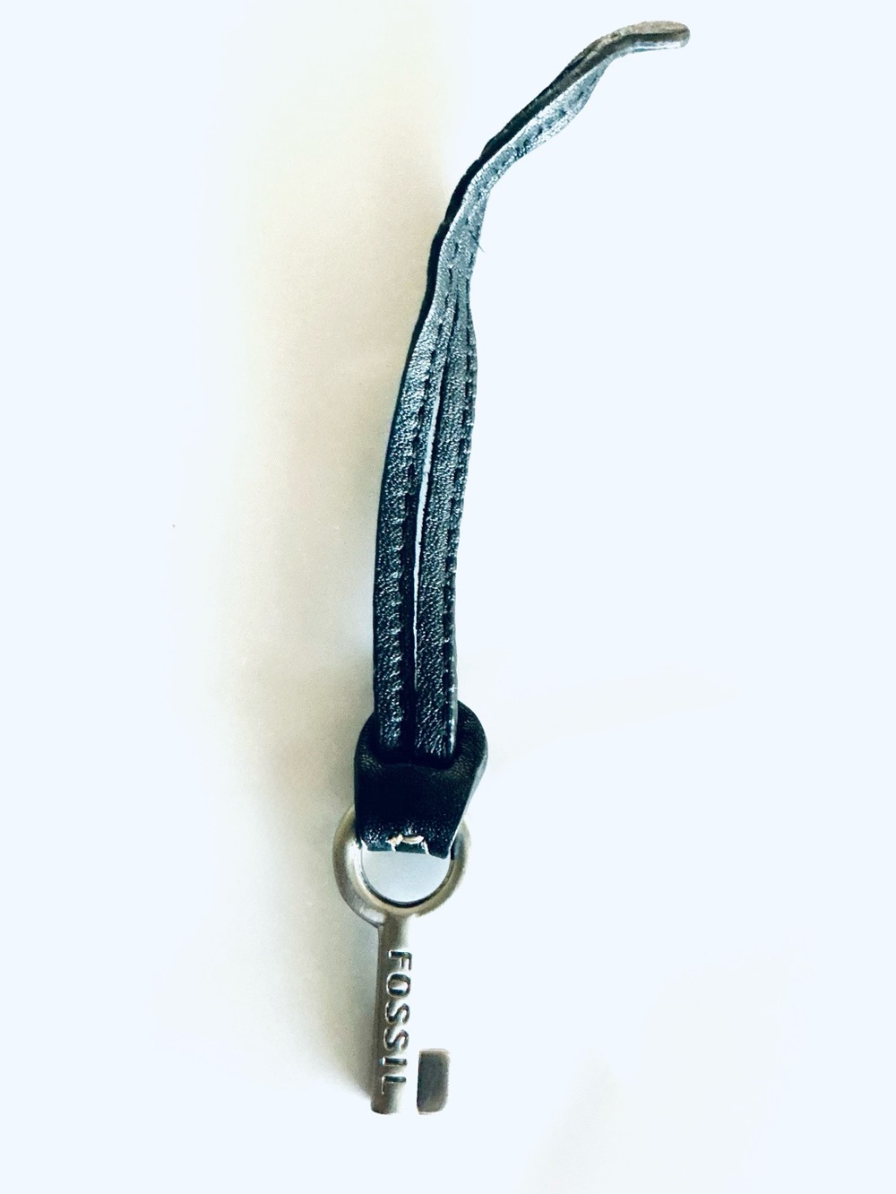 FOSSIL, Key Fob with Silver Key Charm and Black Leather Stap - Picture 2 of 4